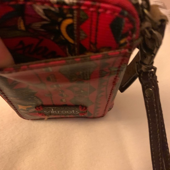 ❤️Sakroots Women's Multicolor Wallet with Detachable Handle Red Brown Design - Picture 7 of 10